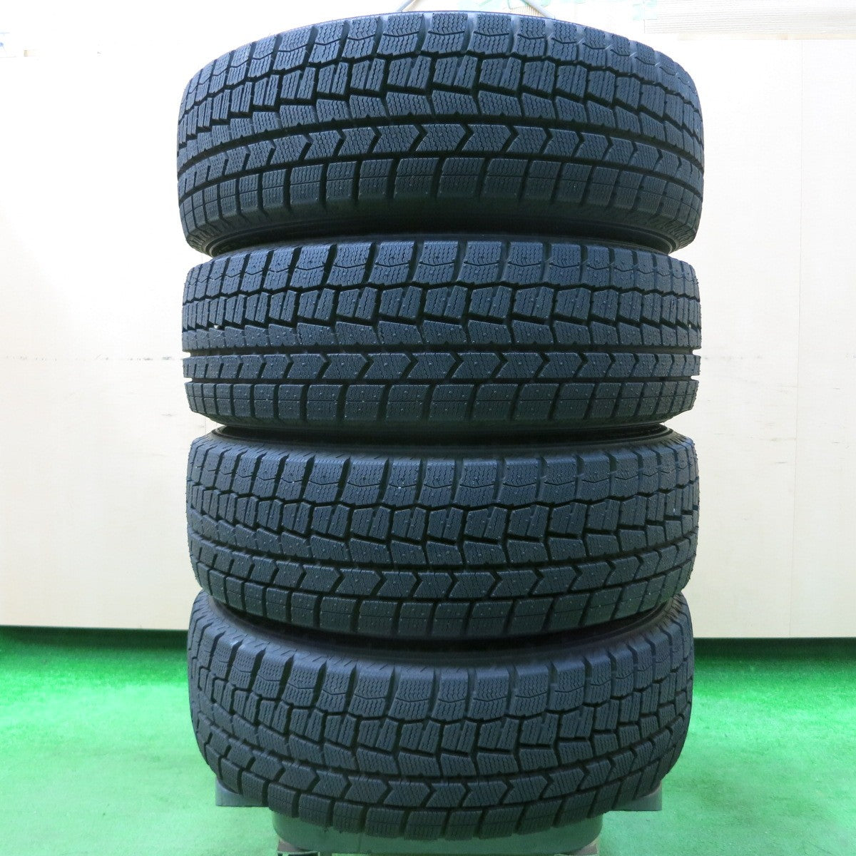 *送料無料* タイヤほぼ未使用！21年！キレイ★スタッドレス 175/65R14 ダンロップ ウインターマックス WM02 LEBEN レーベン 14インチ PCD100/4H★4020903イス