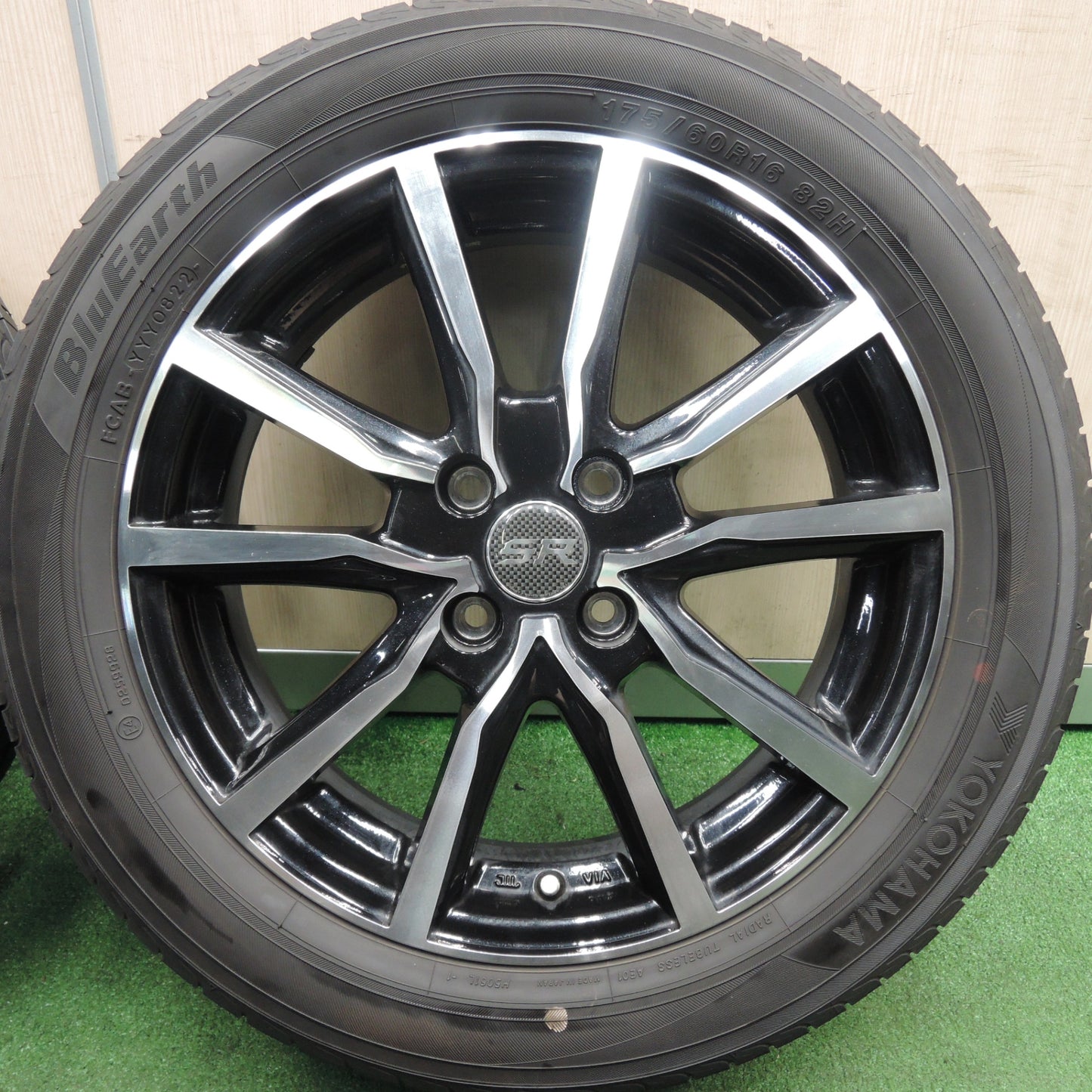 *送料無料* バリ溝！22年！キレイ！9.5分★175/60R16 ヨコハマ ブルーアース STRANGER ストレンジャー 16インチ PCD100/4H★4020310HAノ