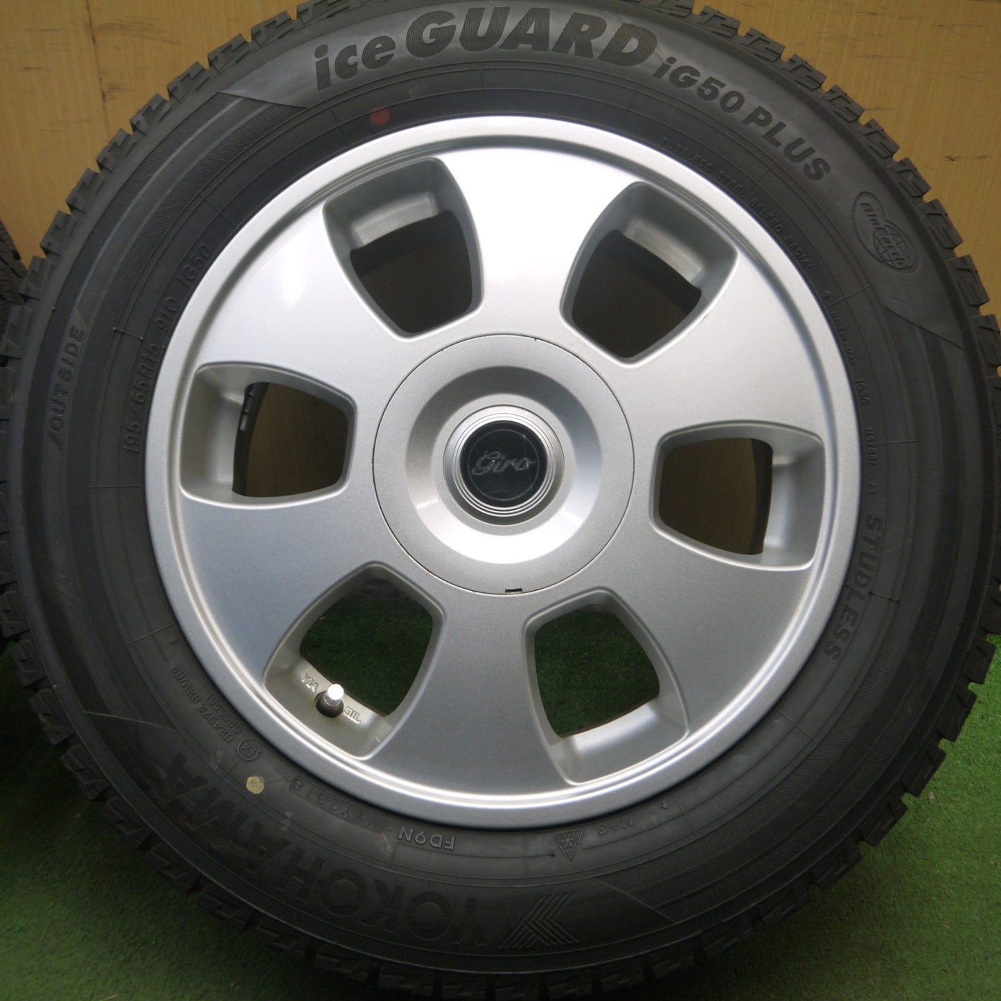 *送料無料* バリ溝！キレイ！9.5分★スタッドレス 195/65R15 ヨコハマ アイスガード iG50 プラス giro 15インチ PCD100 114.3/5H マルチ★4021401Hス