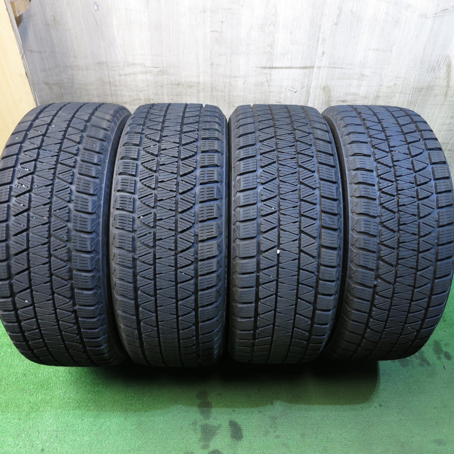 [送料無料]バリ溝！20年！キレイ！9.5分★ベンツ アウディ 等 MAK 255/45R20 スタッドレス ブリヂストン ブリザック DM-V3 20インチ PCD112/5H★3061408Hス