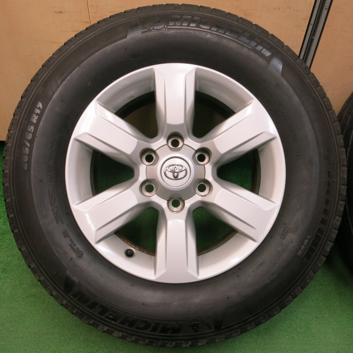 *送料無料* キレイ★トヨタ 150系 ランクル プラド 純正 265/65R17 ミシュラン LATITUDE TOUR  PCD139.7/6H★4022603イノ