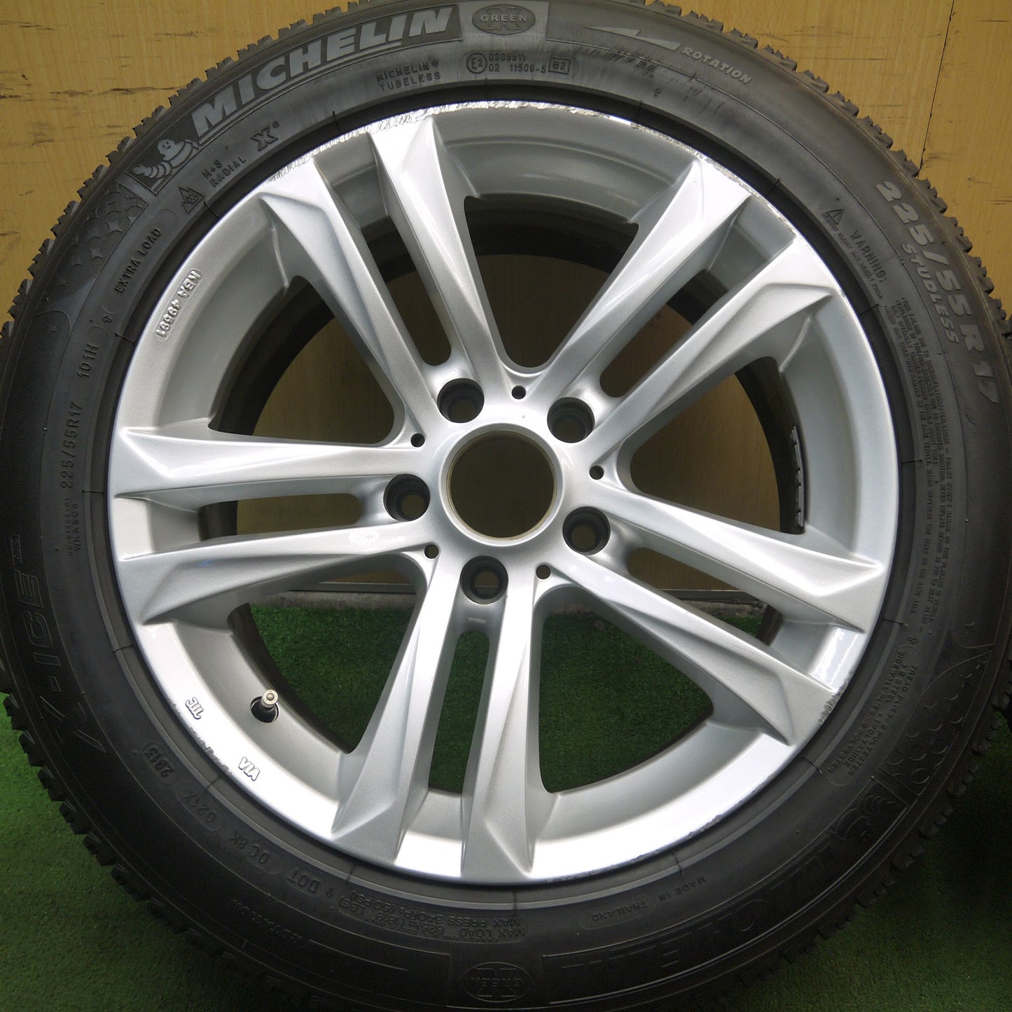 [送料無料]バリ溝！9分★BMW 等 MAK 225/55R17 スタッドレス ミシュラン X-ICE XI3 17インチ PCD120/5H★3080701Hス