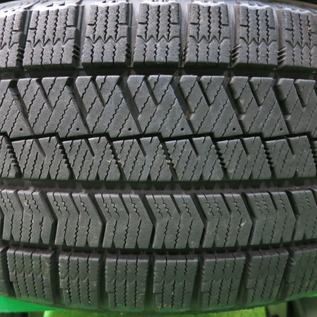 *送料無料*バリ溝！19年！綺麗！8.5分★スタッドレス 205/60R16 ブリヂストン ブリザック VRX2 ECO FORME 16インチ PCD114.3/5H★3110103イス