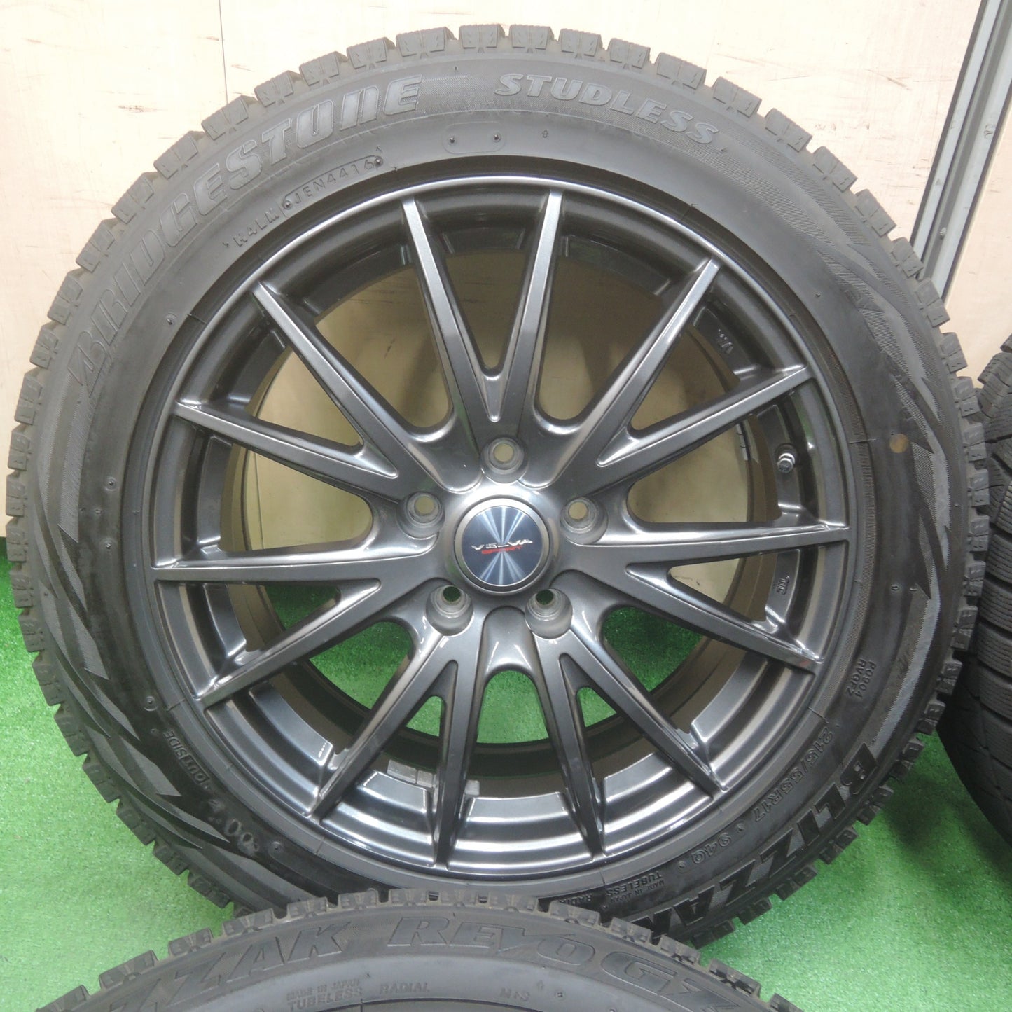 *送料無料* バリ溝！キレイ！9分★スタッドレス 215/55R17 ブリヂストン ブリザック REVO GZ VELVA SPORT ヴェルヴァ 17インチ PCD114.3/5H★4020907SYス