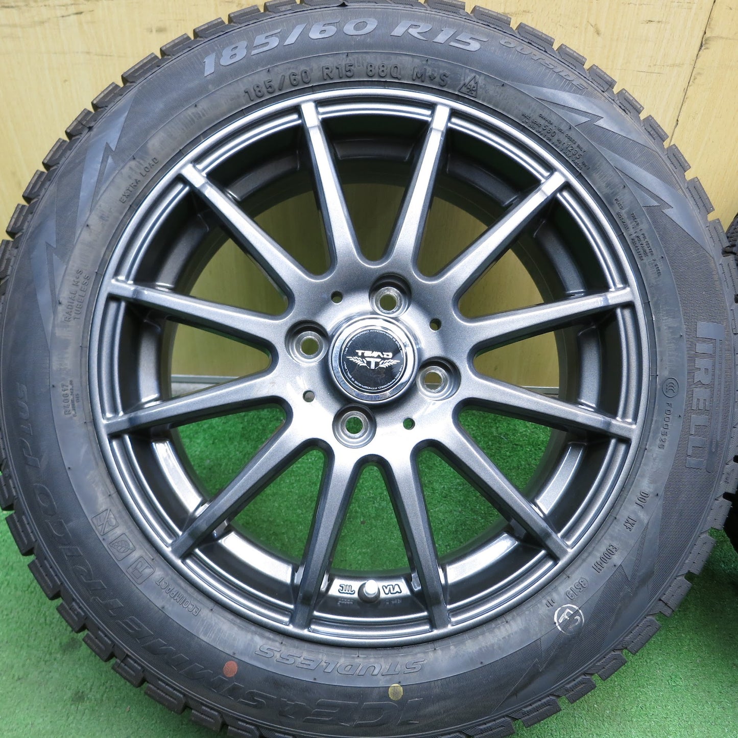 [送料無料]バリ溝！19年！キレイ！9.5分以上★スタッドレス 185/60R15 ピレリ アイスアシンメトリコ プラス TEAD テッド 15インチ PCD100/4H★3062308Hス