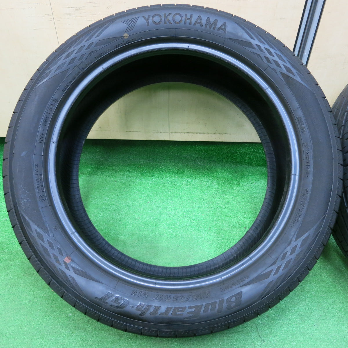 *送料無料*バリ溝！23年！ほぼ10分★205/55R17 ヨコハマ BluEarth-GT AE51 タイヤ 17インチ ノア ヴォクシー  ステップワゴン等★4012210イノタ