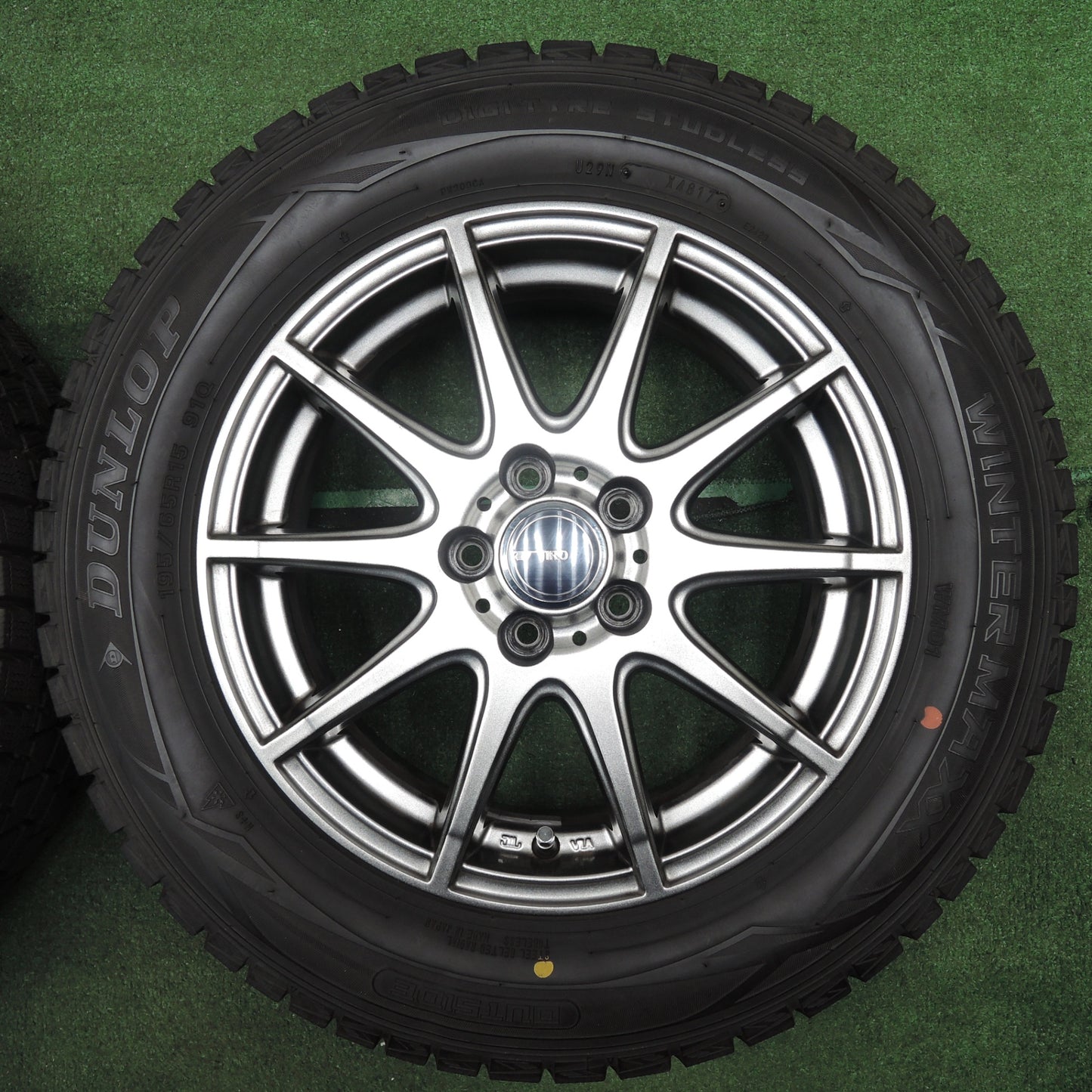 *送料無料* キレイ★プリウス 等 195/65R15 スタッドレス ダンロップ ウインターマックス WM01 TIRO 15インチ PCD100/5H★4021604NJス