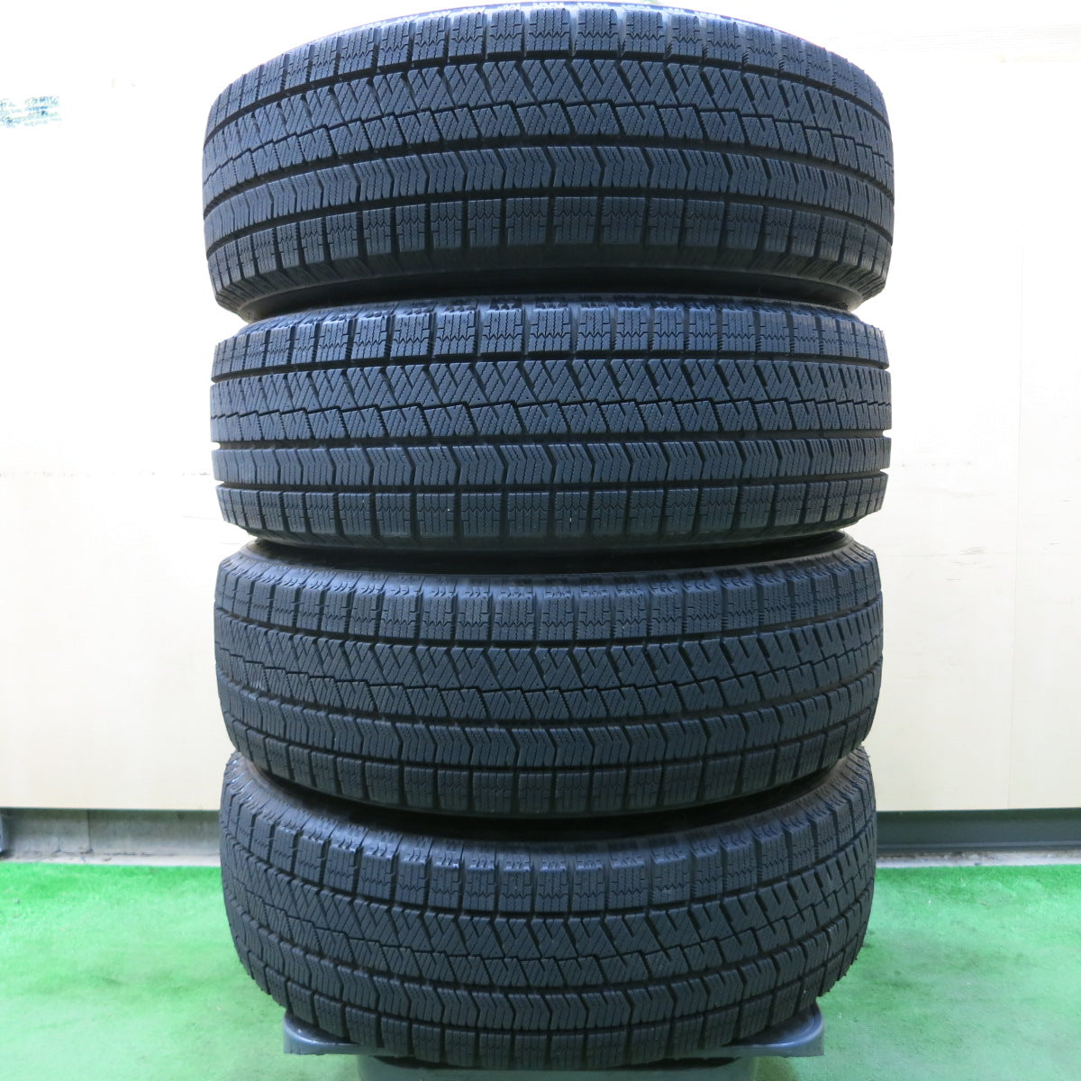 *送料無料*バリ溝！20年！キレイ！9.5分★スタッドレス 195/65R16 ブリヂストン ブリザック VRX2 ESTROSA エステローザ 16インチ PCD100/4H★3102802イス