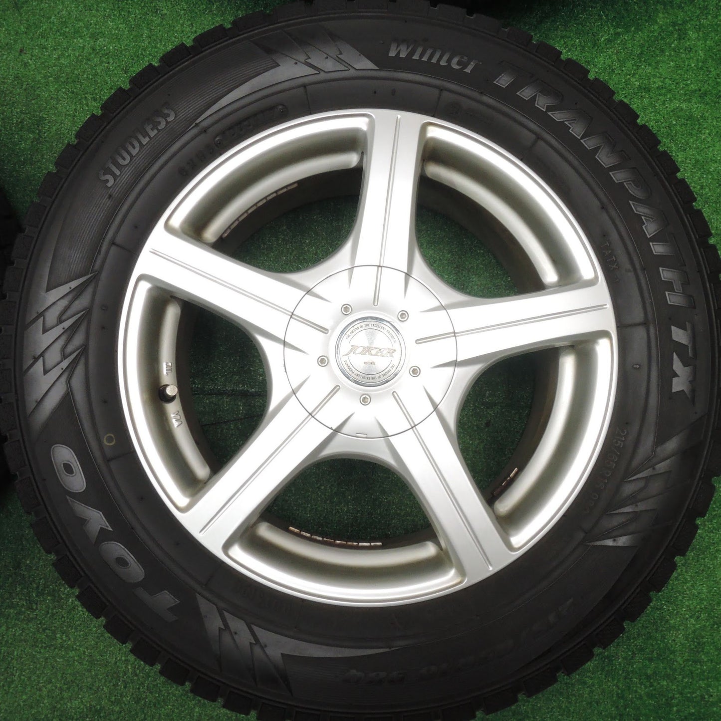 [送料無料] バリ溝！9.5分★スタッドレス 215/65R16 トーヨー ウインタートランパス TX JOKER weds PCD114.3 100/5H マルチ★3102601TNス