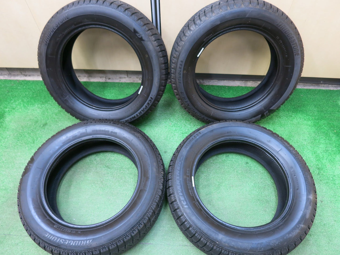 [送料無料]バリ溝！8.5分★スタッドレス 175/65R15 ブリヂストン アイスパートナー2 タイヤ 15インチ アクア カローラ 等★3020109ヒスタ