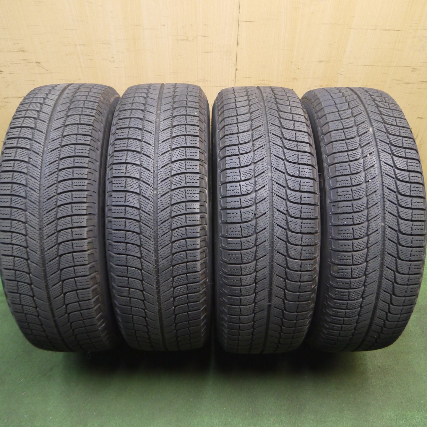 *送料無料*バリ溝！キレイ！9.5分★スタッドレス 225/65R17 ミシュラン X-ICE3+ ESTROSA エステローザ 17インチ PCD114.3/5H★4011302クス