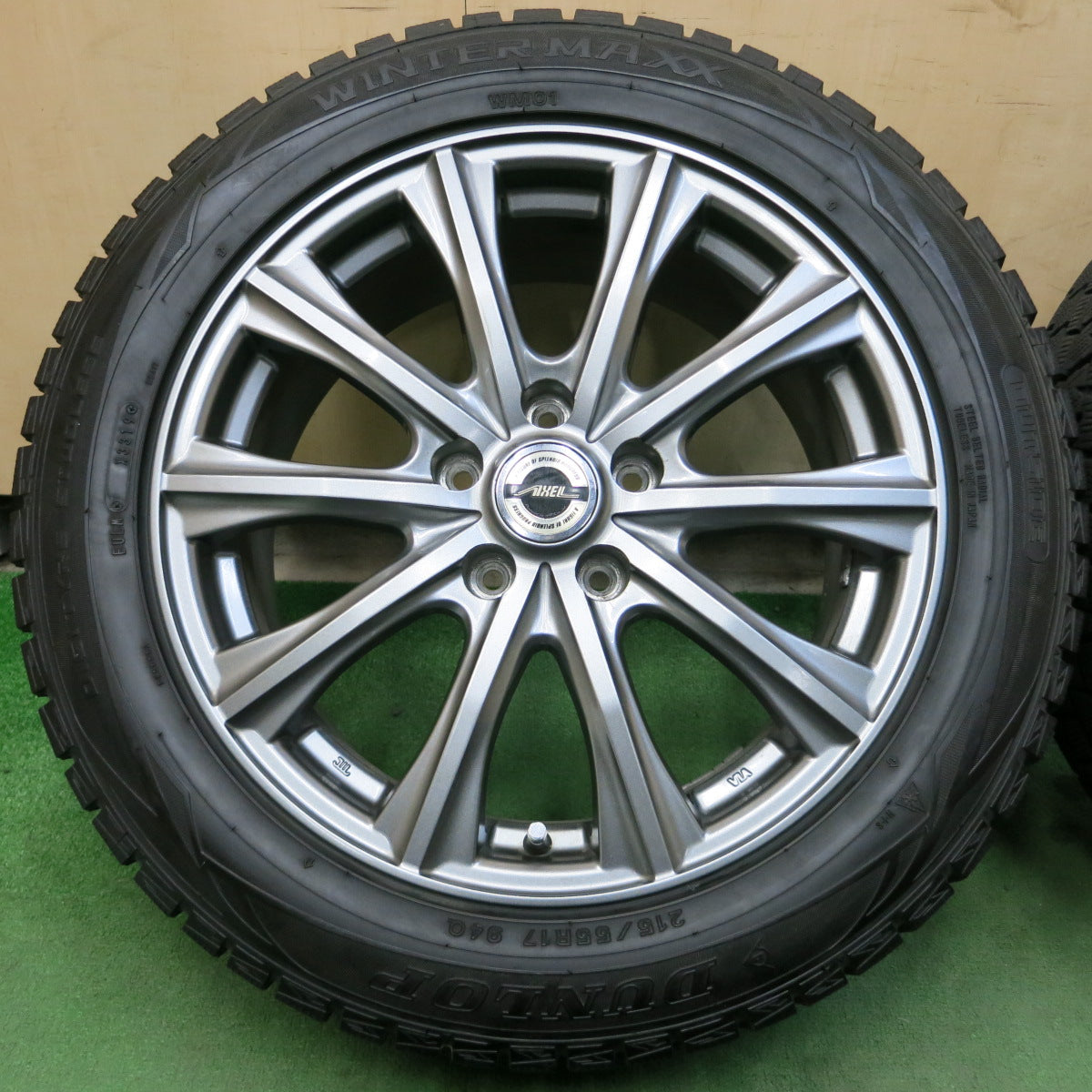 *送料無料*バリ溝！19年！キレイ！9.5分★スタッドレス 215/55R17 ダンロップ ウインターマックス WM01 AXEL アクセル 17インチ PCD114.3/5H★3102508イス