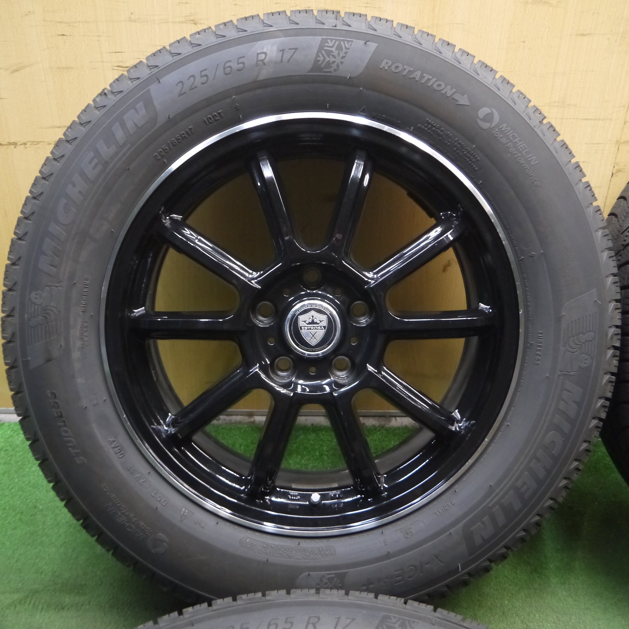 *送料無料*バリ溝！キレイ！9.5分★スタッドレス 225/65R17 ミシュラン X-ICE3+ ESTROSA エステローザ 17インチ  PCD114.3/5H★4011302クス