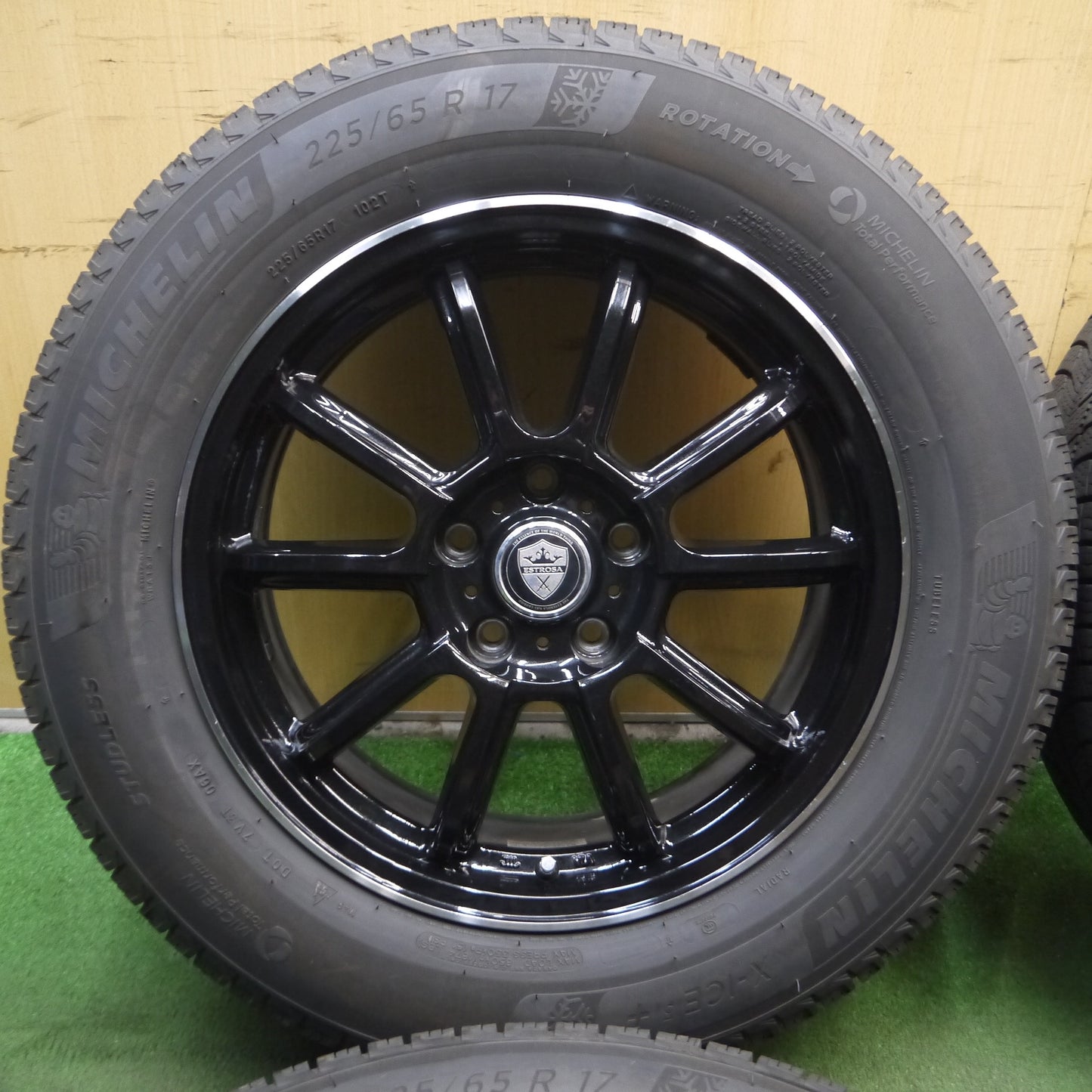 *送料無料*バリ溝！キレイ！9.5分★スタッドレス 225/65R17 ミシュラン X-ICE3+ ESTROSA エステローザ 17インチ PCD114.3/5H★4011302クス