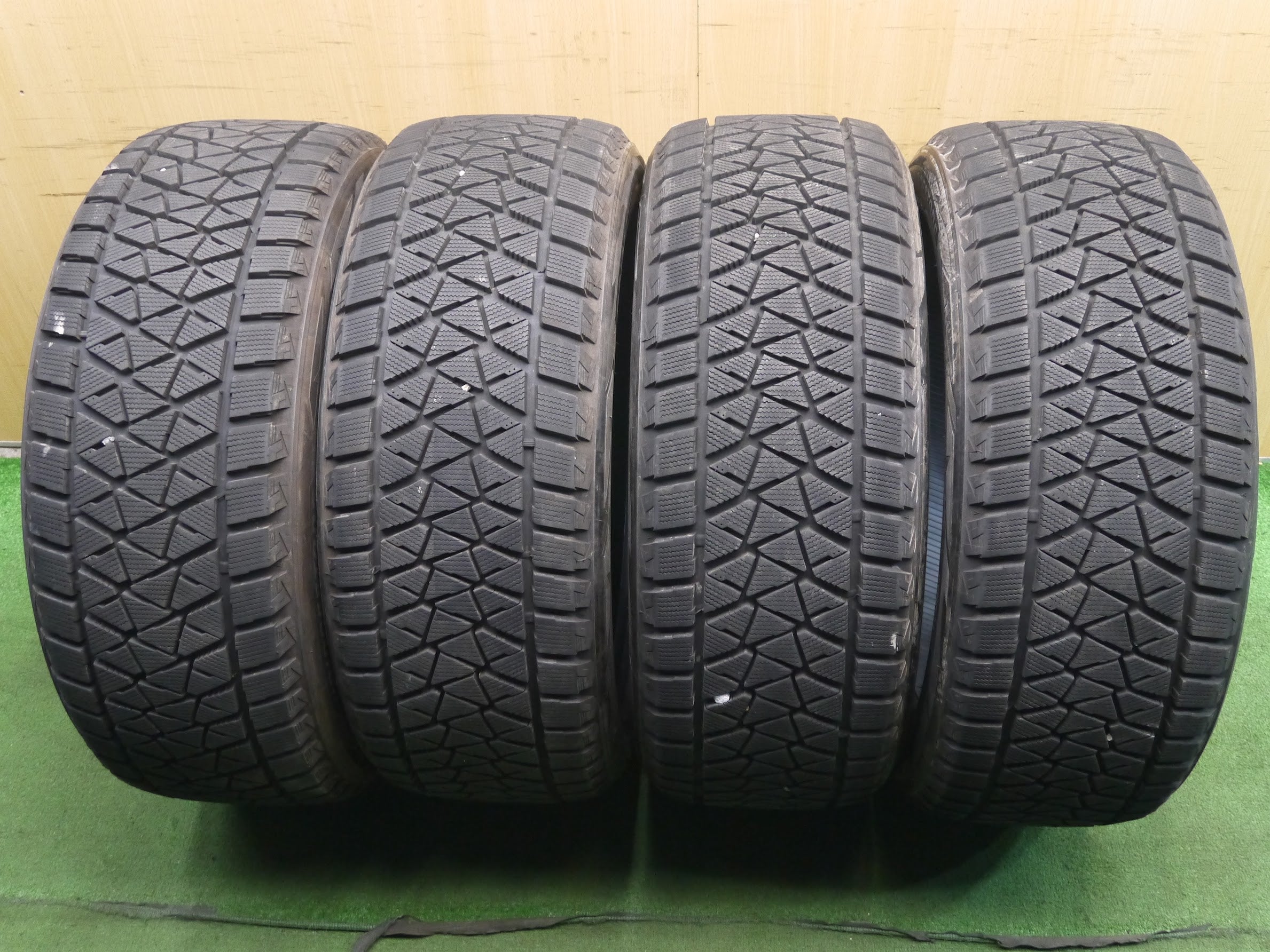 送料無料]バリ溝！9.5分☆スタッドレス 285/45R22 ブリヂストン