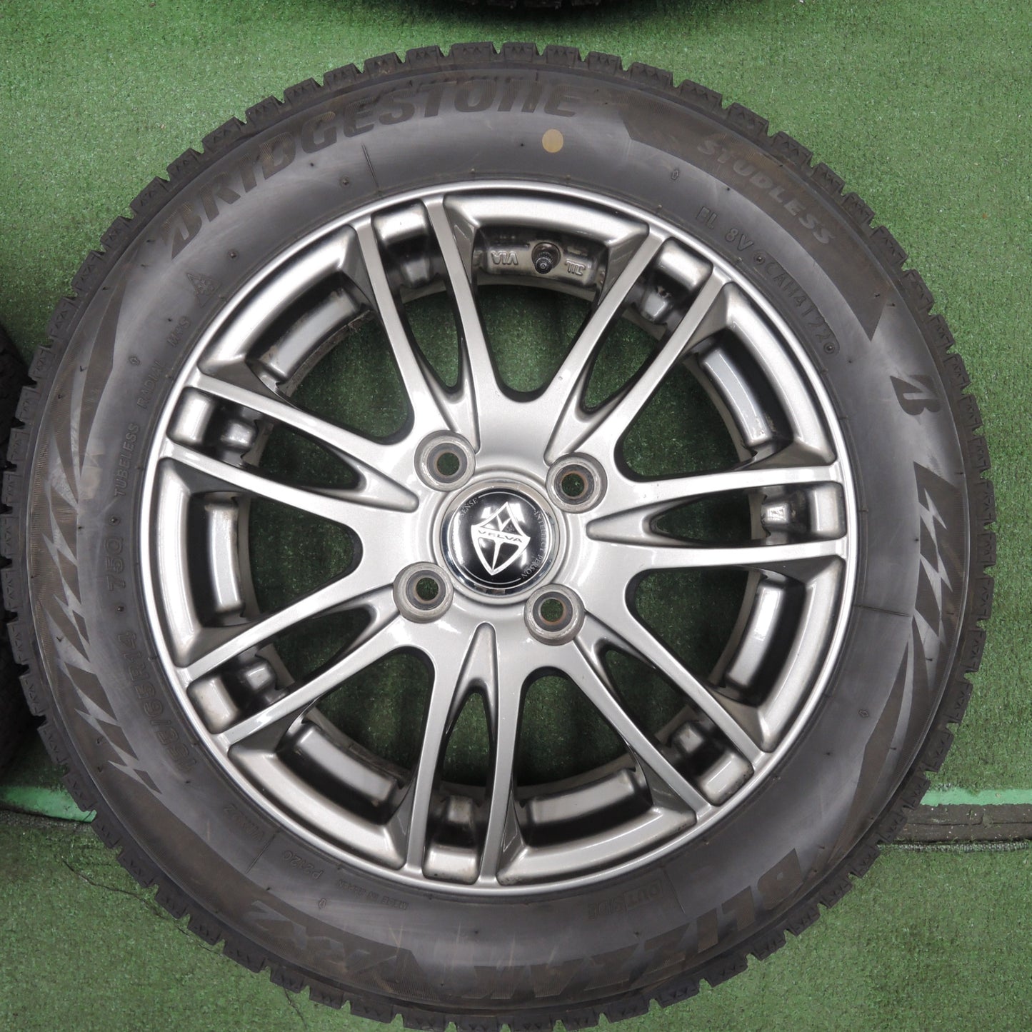 *送料無料* バリ溝！22年！キレイ！9.5分以上★スタッドレス 155/65R14 ブリヂストン ブリザック VRX2 VELVA ヴェルヴァ 14インチ PCD100/4H★4030507TNス