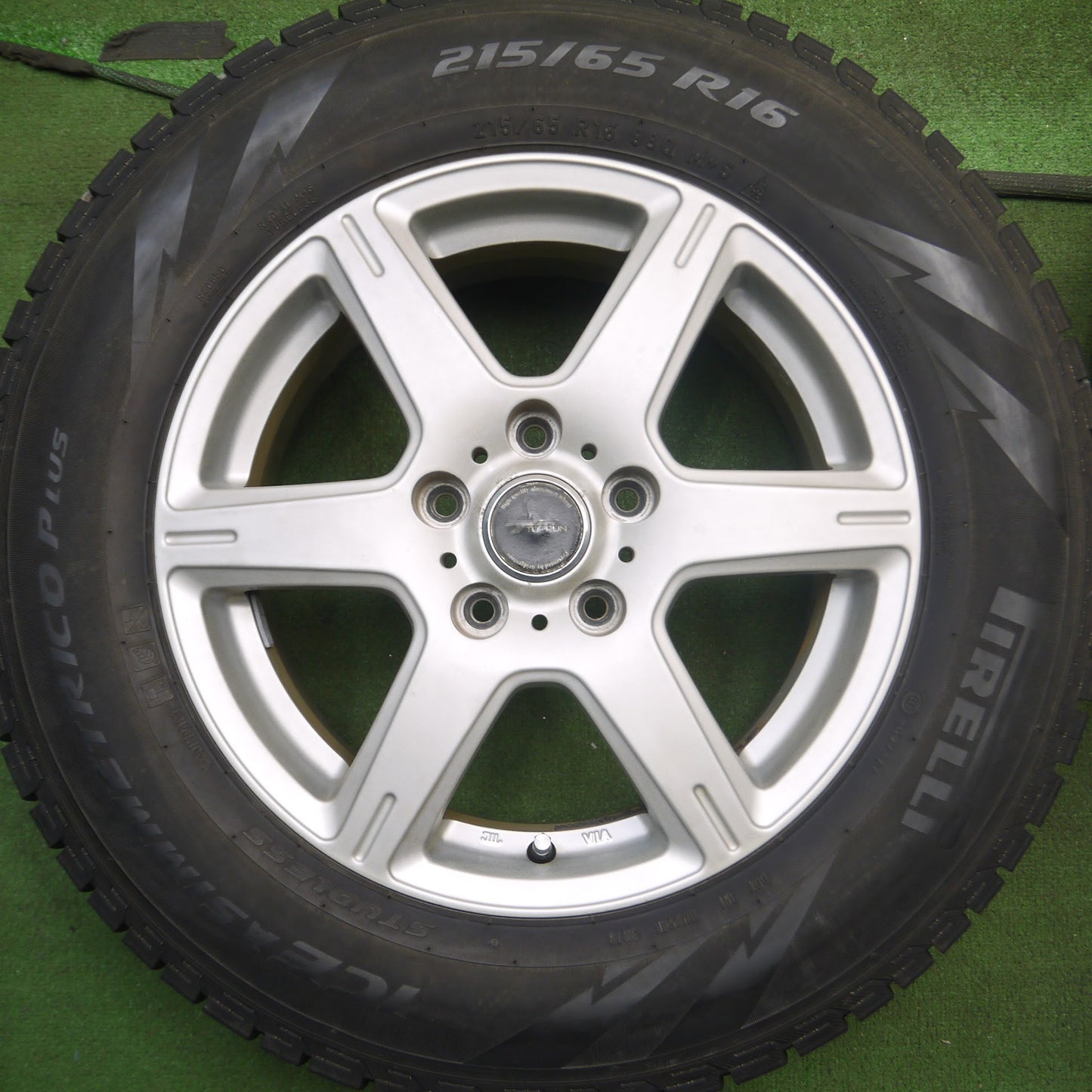 [送料無料]バリ溝！19年！綺麗！9.5分以上★スタッドレス 215/65R16 ピレリ アイスアシンメトリコ プラス TOPRUN トップラン 16インチ PCD114.3/5H★3100205Hス