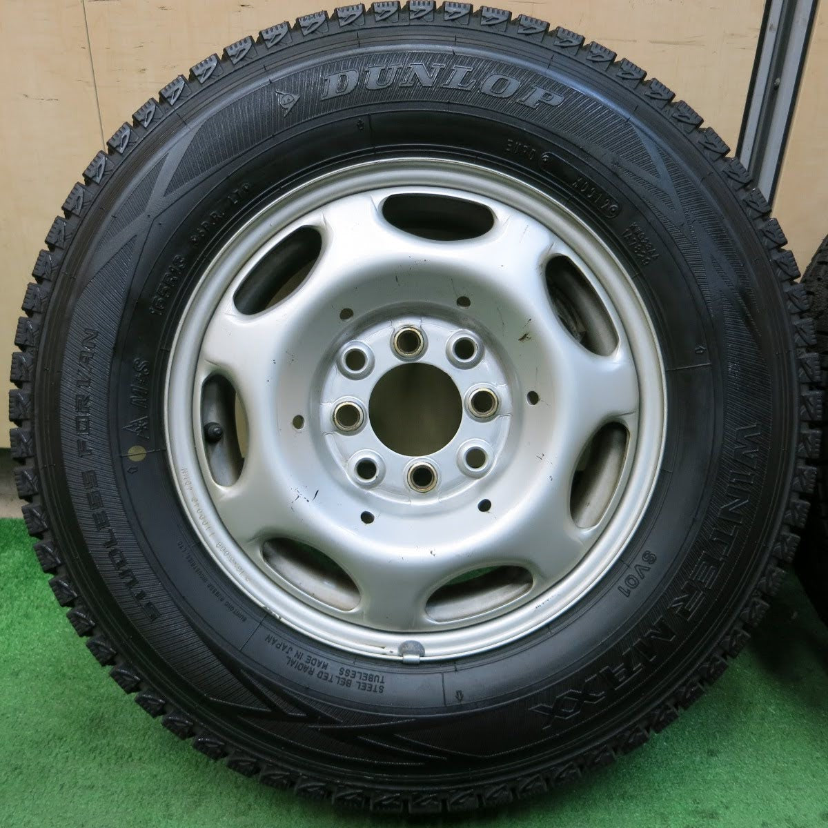 ほぼ新品ダンロップスタッドレス165R13 6PR (165/80R13