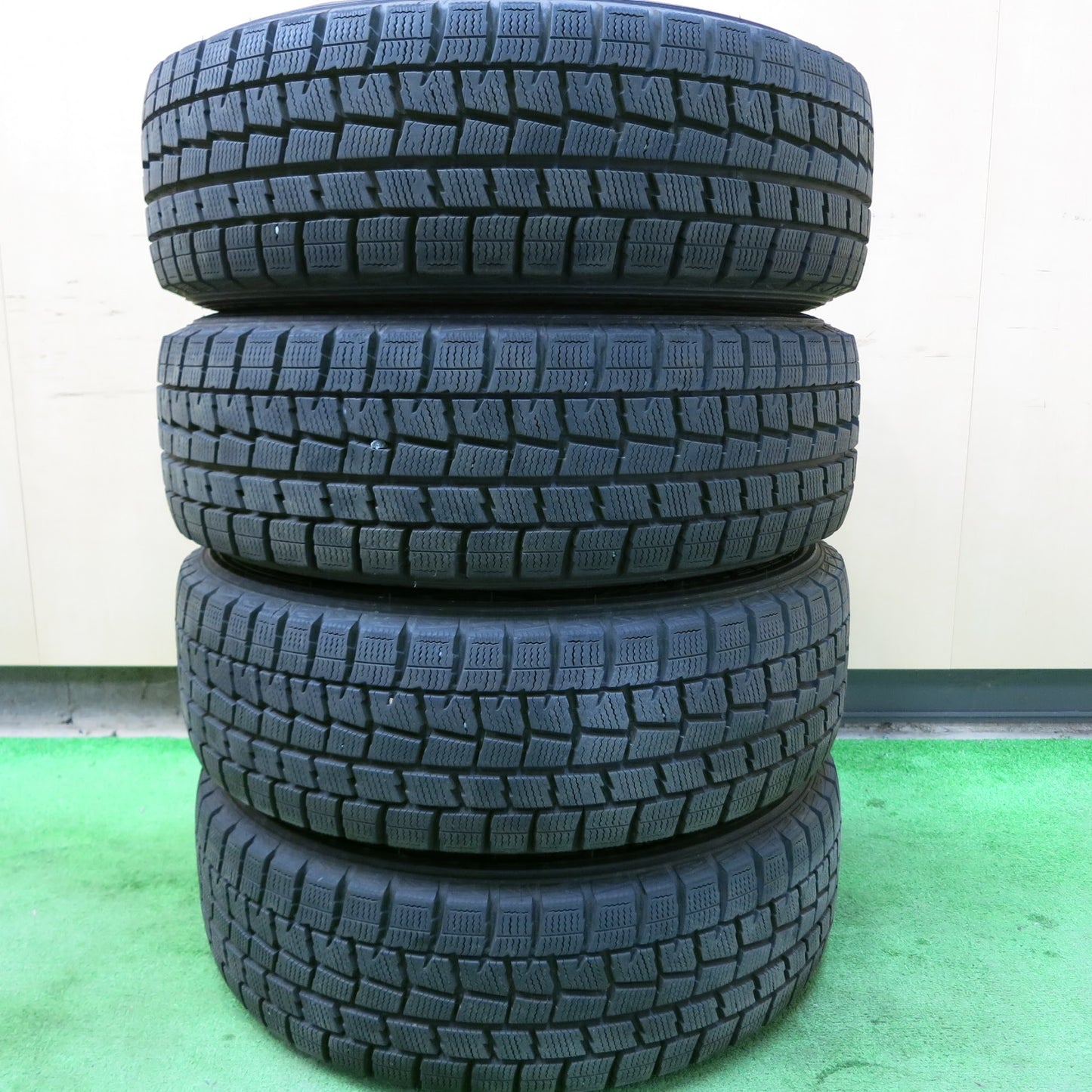 [送料無料]超バリ溝！19年！キレイ！9.5分以上★スタッドレス 175/65R14 ダンロップ ウインターマックス WM01 TEAD テッド 14インチ PCD100/4H★3072903ヒス