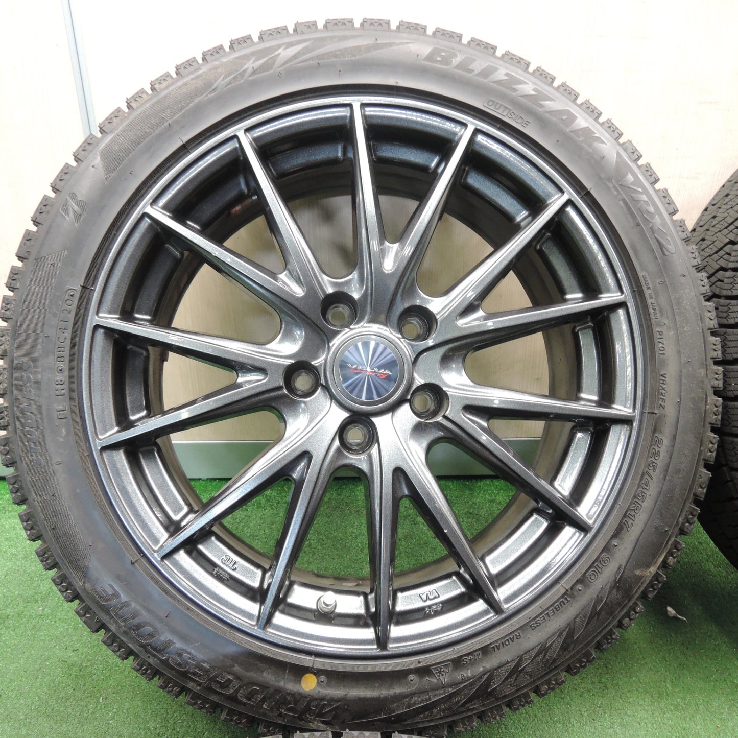 *送料無料* バリ溝！20年！キレイ！9.5分★スタッドレス 225/45R17 ブリヂストン ブリザック VRX2 VELVA SPORTZ ヴェルヴァ PCD114.3/5H★4030101TNス