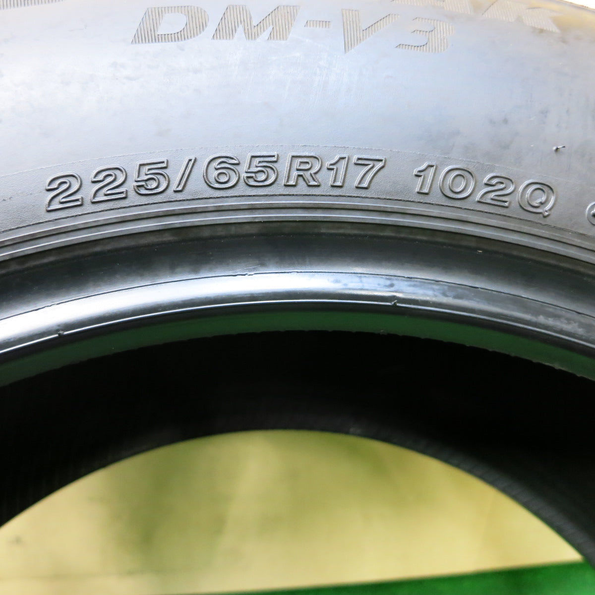 *送料無料*バリ溝！22年！ほぼ10分★スタッドレス 225/65R17 ブリヂストン ブリザック DM-V3 タイヤ 17インチ ハリアー CX-5 RAV4 等★4012209イスタ