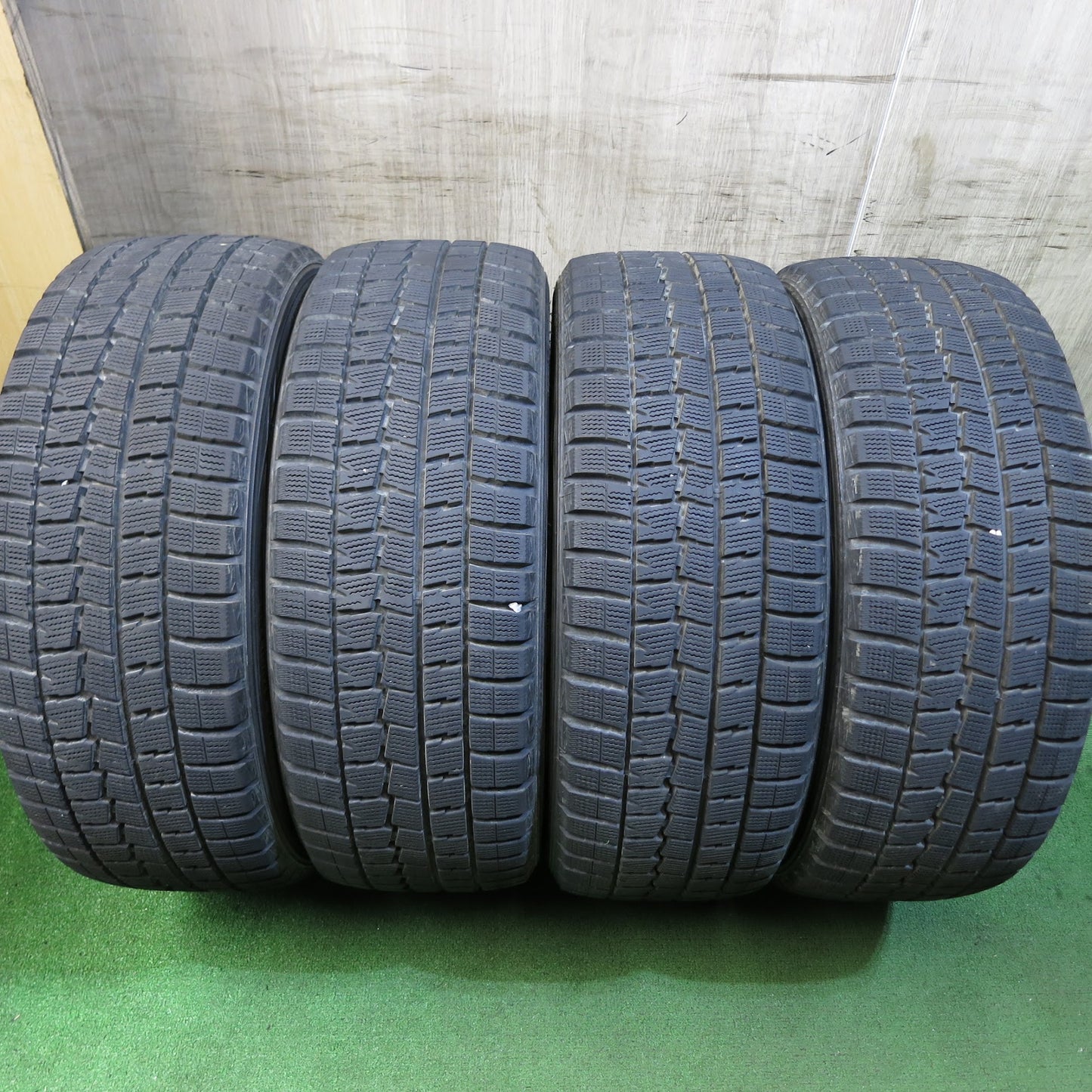 [送料無料]バリ溝！キレイ！9.5分★スタッドレス 225/45R18 ダンロップ ウインターマックス WM01 Treffer トレファー 18インチ PCD114.3/5H★3042804Hス