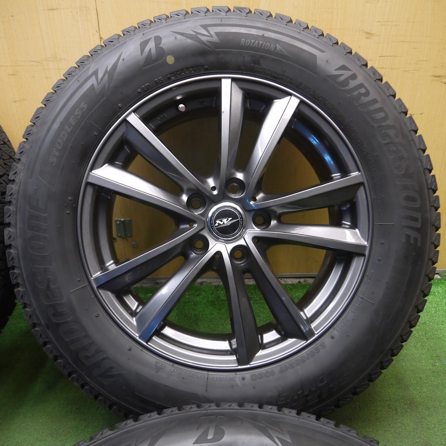 [送料無料]バリ溝！19年！キレイ！9.5分★スタッドレス 225/65R17 ブリヂストン ブリザック DM-V3 NIRVANA NV PCD114.3/5H★3112503KAス