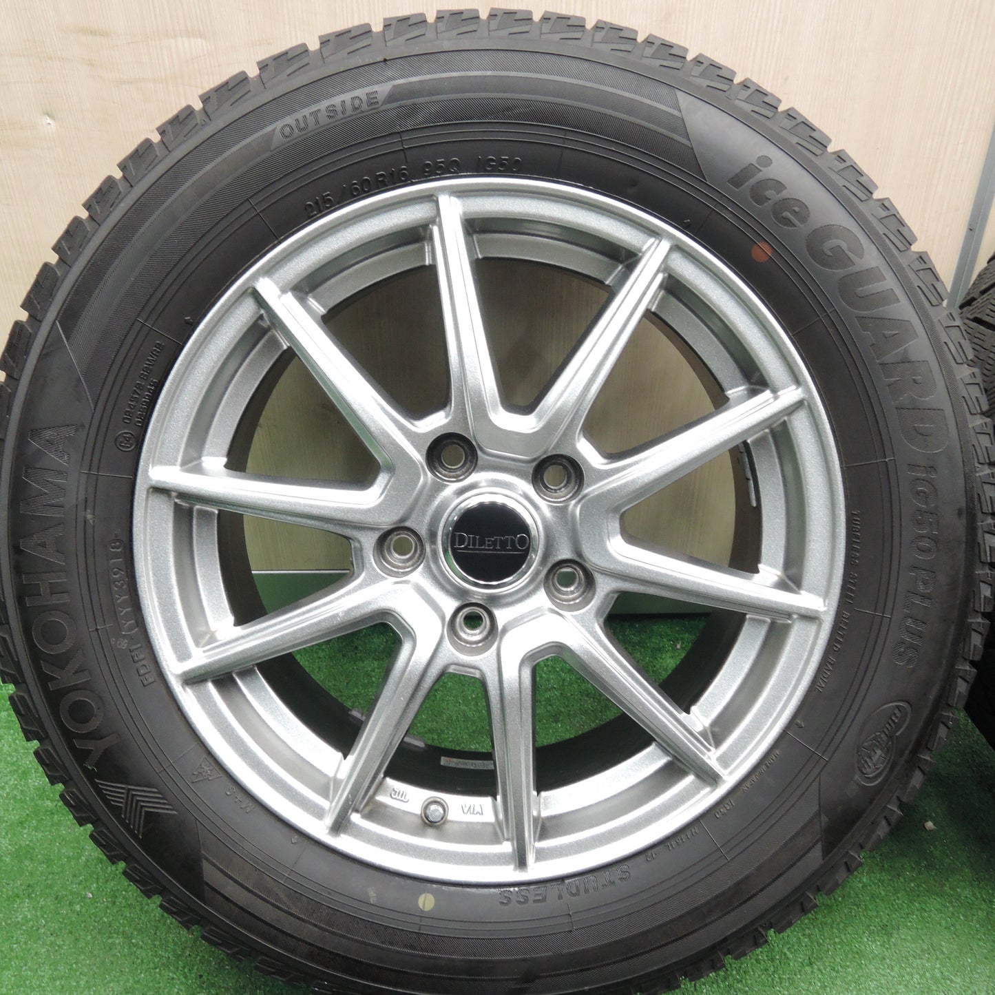 *送料無料*バリ溝！キレイ！9分★スタッドレス 215/60R16 ヨコハマ アイスガード iG50 プラス DILETTO 16インチ PCD114.3/5H★3120804TNス