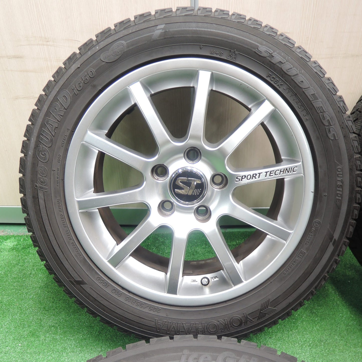 [送料無料]バリ溝！キレイ！9.5分★ワーゲン 等 SPORT TECHNIC205/55R16 スタッドレス ヨコハマ アイスガード iG50 スポーツテクニック PCD112/5H★3101608TNス