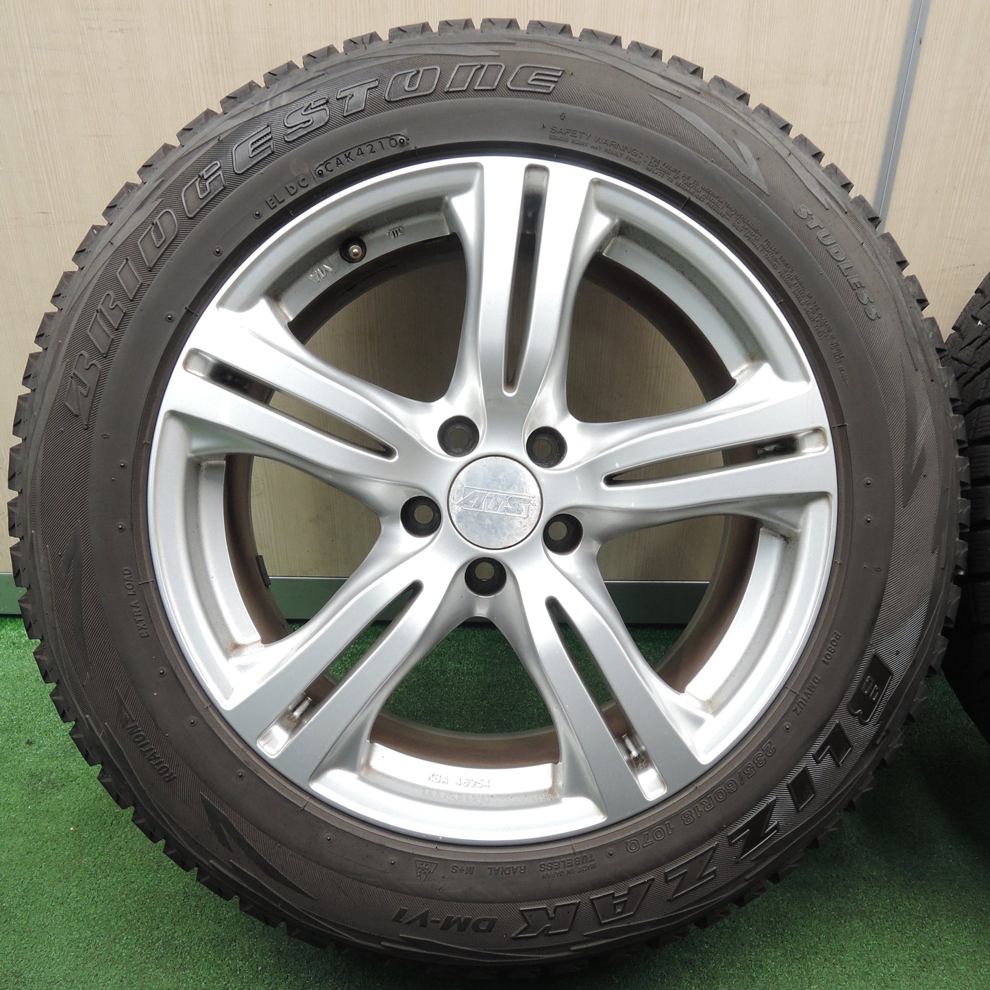 *送料無料*バリ溝！キレイ！9分★ベンツ 等 ATS ペガサス 235/60R18 スタッドレス ブリヂストン ブリザック DM-V1 18インチ PCD112/5H★3121601TNス