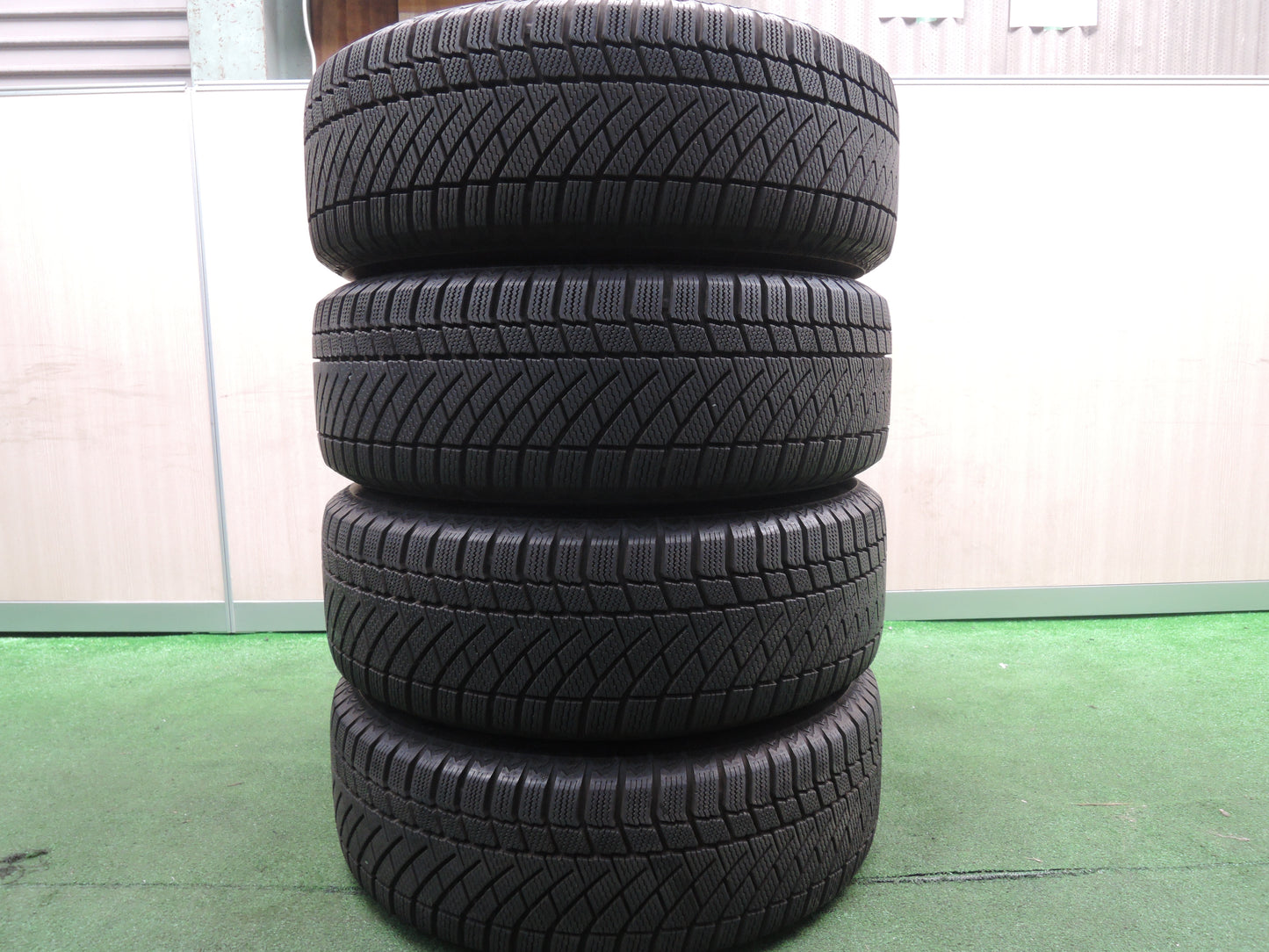 *送料無料*バリ溝！キレイ！9.5分★スタッドレス IRVINE 205/60R16 コンチネンタル コンチバイキング コンタクト6 アーヴィン PCD114.3/5H★3111112HAス