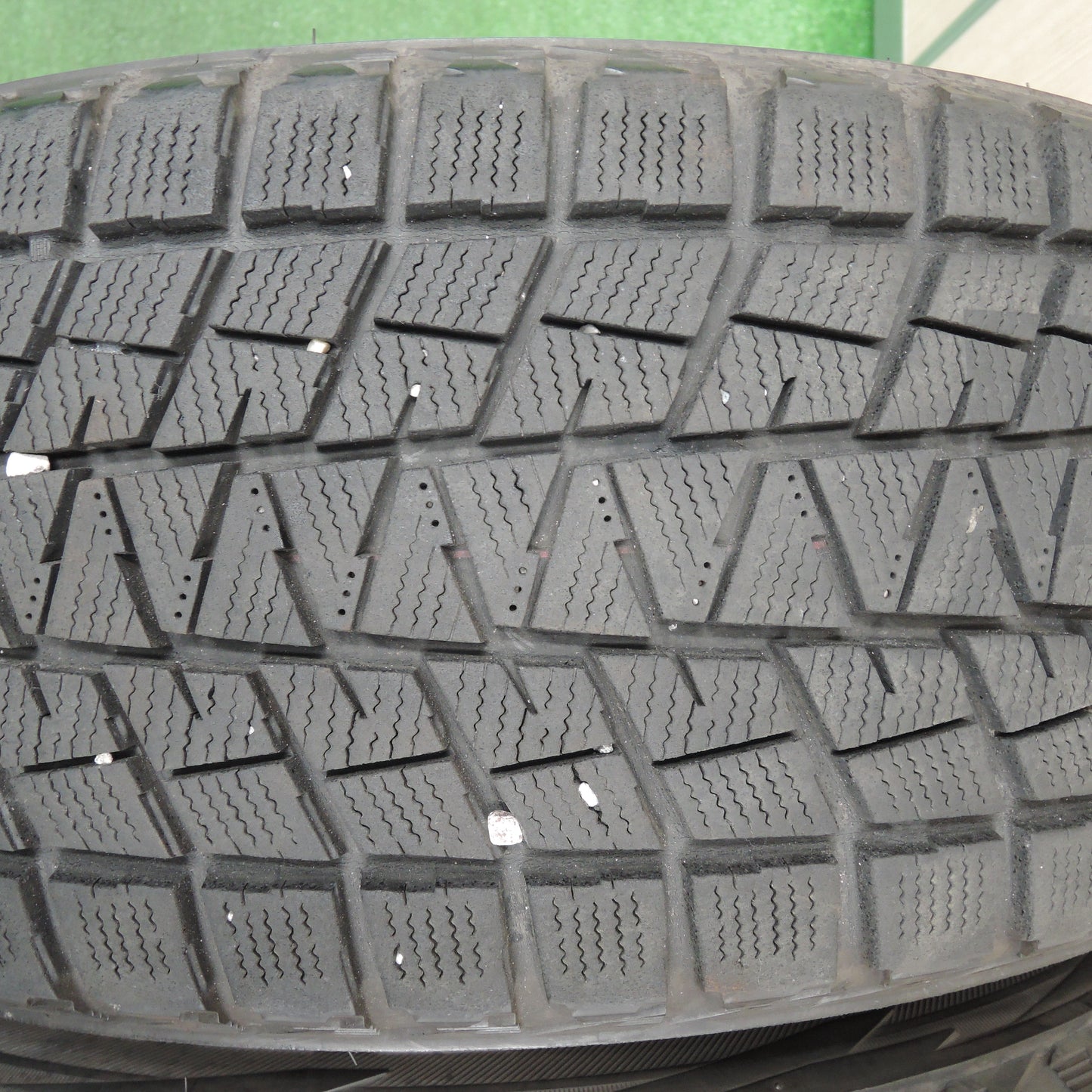 *送料無料*バリ溝！キレイ！9分★ベンツ 等 ATS ペガサス 235/60R18 スタッドレス ブリヂストン ブリザック DM-V1 18インチ PCD112/5H★3121601TNス