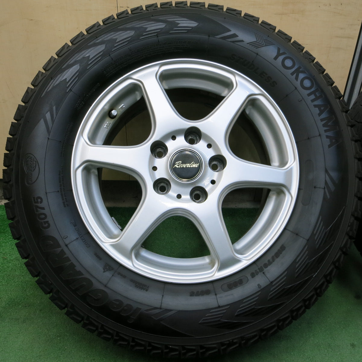 *送料無料*バリ溝！20年！ほぼ10分★スタッドレス 215/70R15 ヨコハマ アイスガード G075 Reverline リバーライン 15インチ PCD114.3/5H★3102003イス