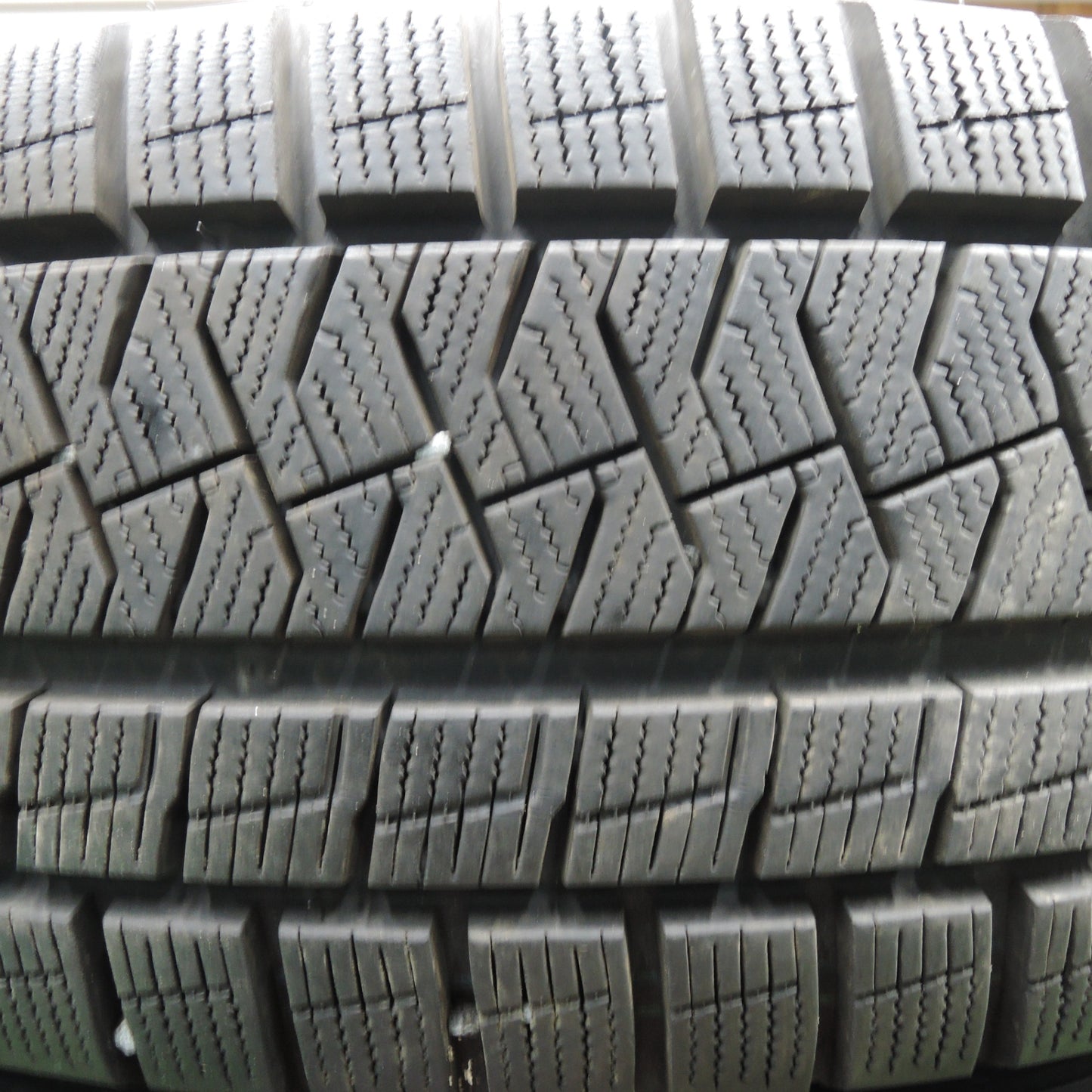 *送料無料*バリ溝！キレイ！9分★スタッドレス 225/65R17 ピレリ アイスアシンメトリコ プラス SG-E 17インチ PCD114.3/5H★4012702HAス