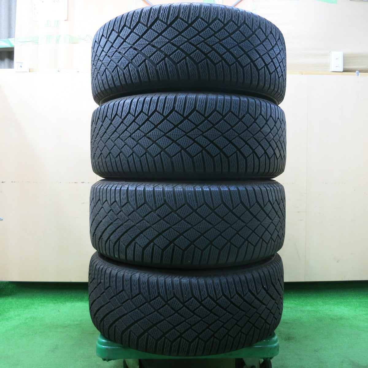 *送料無料* バリ溝！キレイ！9分★ベンツ等 EuroForsch 245/50R18 スタッドレス コンチネンタル バイキングコンタクト7 ユーロフォルシュ PCD112/5H★4030803イス