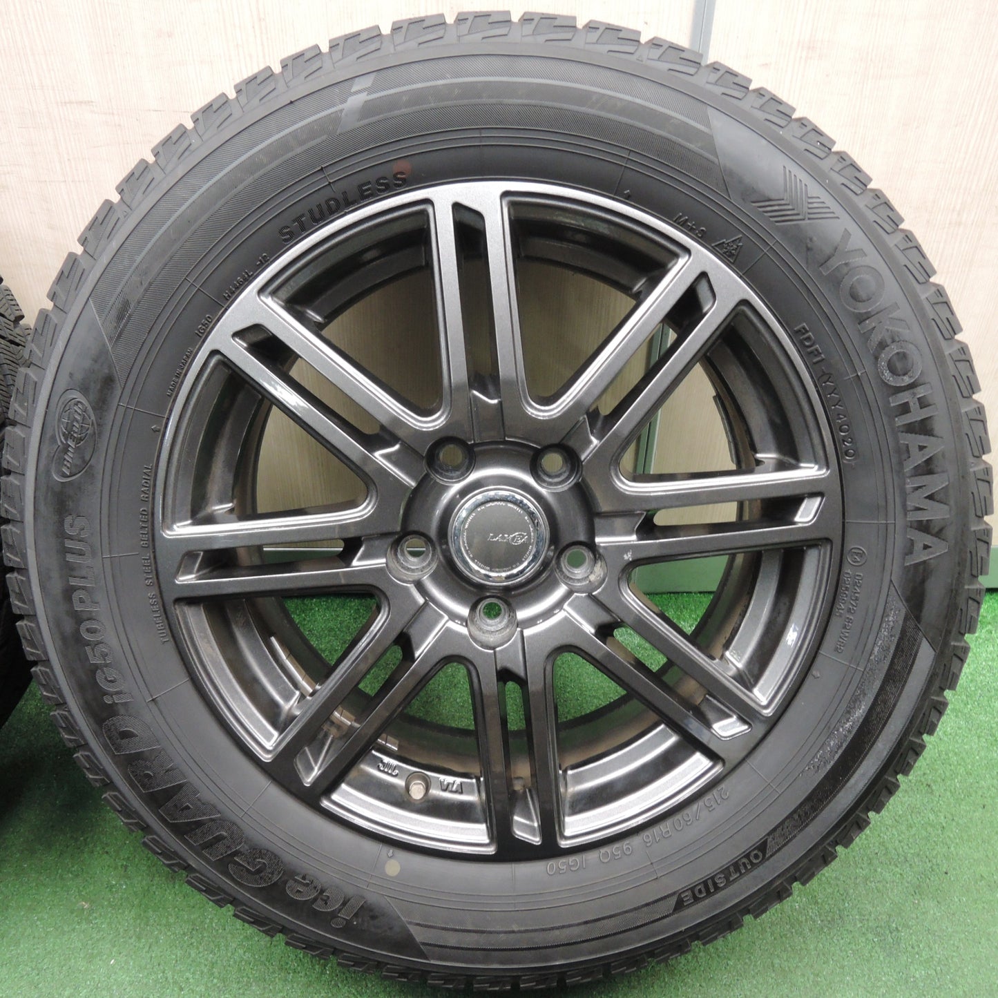 *送料無料* バリ溝！20年！キレイ！9.5分★スタッドレス 215/60R16 ヨコハマ アイスガード iG50 プラス LAYCEA レイシア 16インチ PCD114.3/5H★4021308TNス