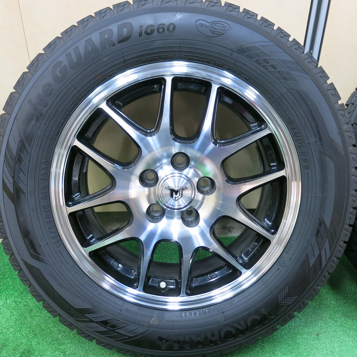 [送料無料]超バリ溝！22年！綺麗！ほぼ10分★プリウス 等 195/65R15 スタッドレス ヨコハマ アイスガード iG60 JP-STYLE MONZA 15インチ PCD100/5H★3040106ヒス