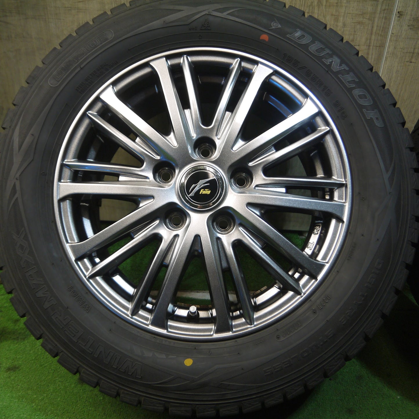 [送料無料]バリ溝！19年！キレイ！9分★スタッドレス 195/65R15 ダンロップ ウインターマックス WM01 Fang ファング 15インチ PCD114.3/5H★3091308Hス