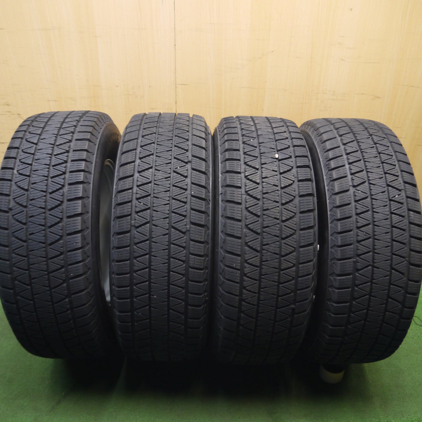 *送料無料*バリ溝！21年！キレイ！9.5分★ランクル等 265/65R17 スタッドレス ブリヂストン ブリザック DM-V3 社外 アルミ 17インチ PCD139.7/6H★3121303Hス