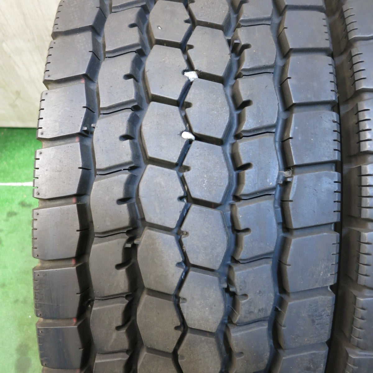 *送料無料*バリ溝！22年！9.5分★トラック タイヤ 245/70R19.5 136/134J ブリヂストン M888 ミックス オールシーズン 19.5インチ★4013007クスタ