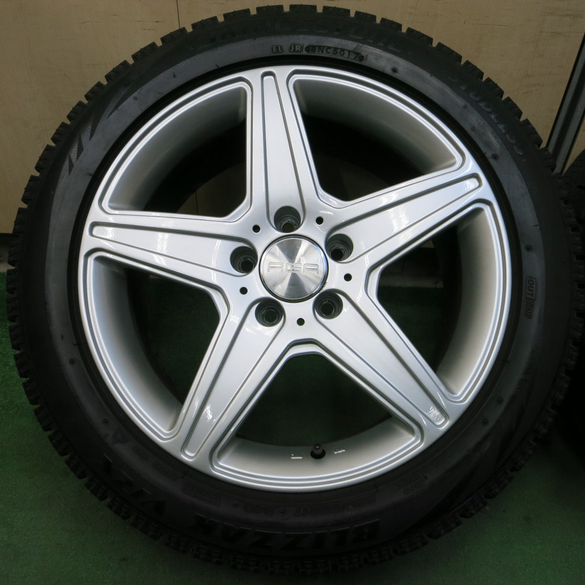 *送料無料*バリ溝！キレイ！9.5分★ベンツ アウディ 等 AGA 225/50R17 スタッドレス ブリヂストン ブリザック VRX 17インチ PCD112/5H★3103104イス