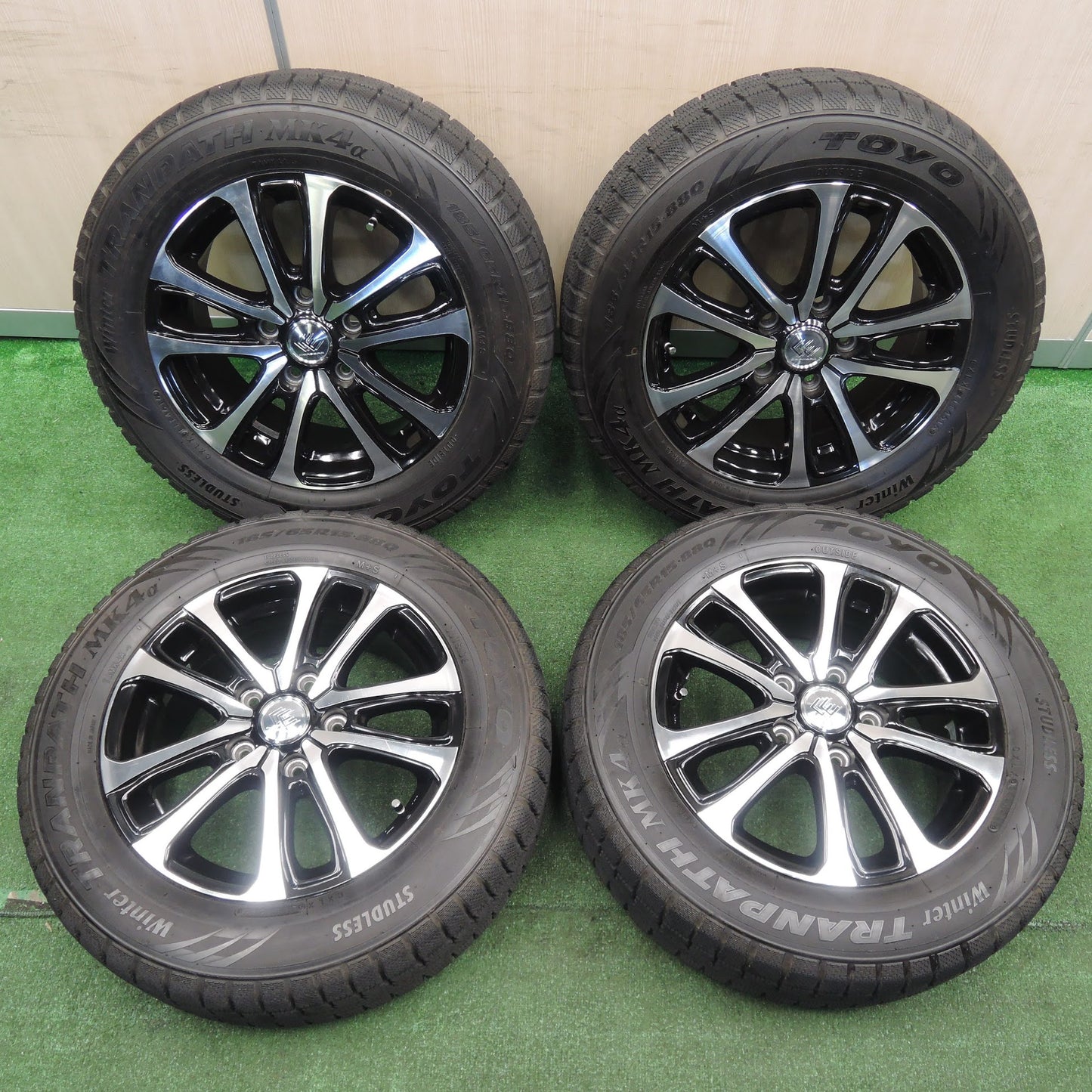 [送料無料]バリ溝！キレイ！9分★スタッドレス 185/65R15 トーヨー ウインター トランパス MK4α CEREBRO セレブロ 15インチ PCD114.3/5H★3111405NJス