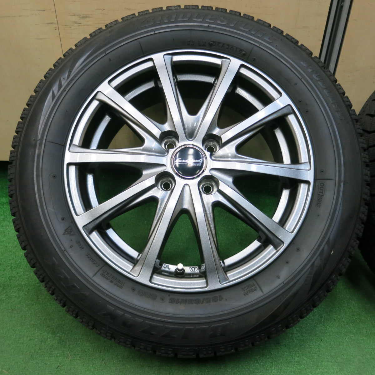 *送料無料*バリ溝！キレイ！9.5分以上★スタッドレス 185/65R15 ブリヂストン ブリザック VRX EuroSpeed MANARAY SPORT 15インチ PCD100/4H★4011003イス