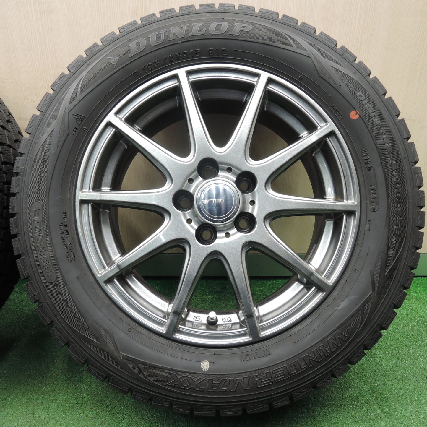 *送料無料* キレイ★プリウス 等 195/65R15 スタッドレス ダンロップ ウインターマックス WM01 TIRO 15インチ PCD100/5H★4021604NJス