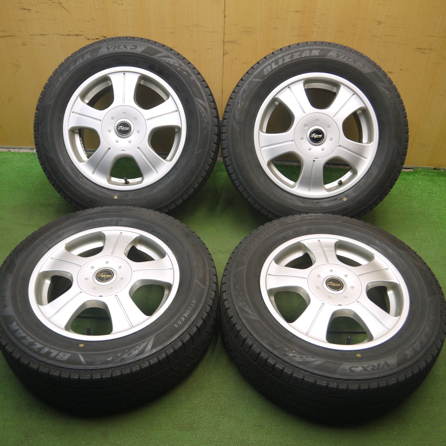 *送料無料*バリ溝！21年！キレイ！8.5分★スタッドレス 195/65R15 ブリヂストン ブリザック VRX3 Toprun トップラン 15インチ PCD100 114.3/5H マルチ★3112905Hス