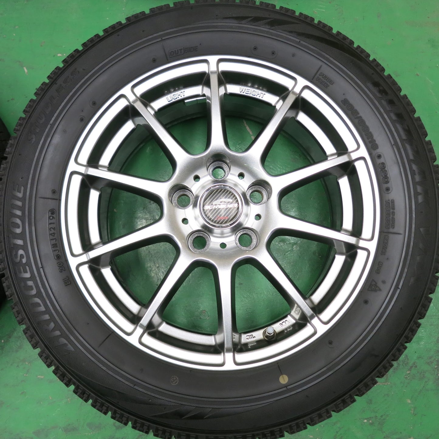 [送料無料]バリ溝！19年！綺麗！8.5分★スタッドレス 205/60R16 ブリヂストン ブリザック VRX SCHNEIDER ATECH シュナイダー 16インチ PCD114.3/5H★3062601ヒス