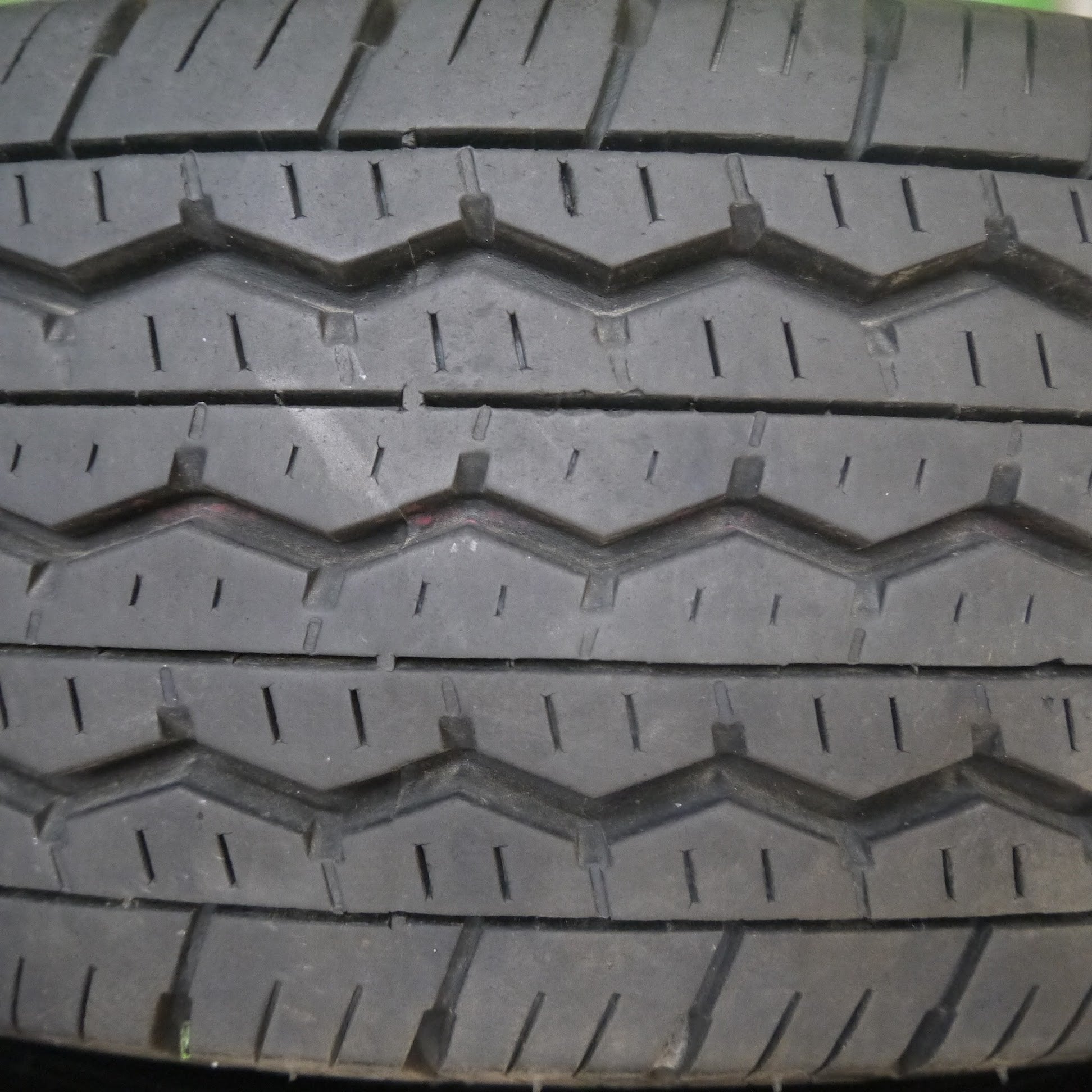 [送料無料]バリ溝！キレイ！9.5分★195/70R15 106/104L ブリヂストン RD-613 STEEL スチール ホイール 15インチ  PCD139.7/6H カムロード 等★3090405Hノ