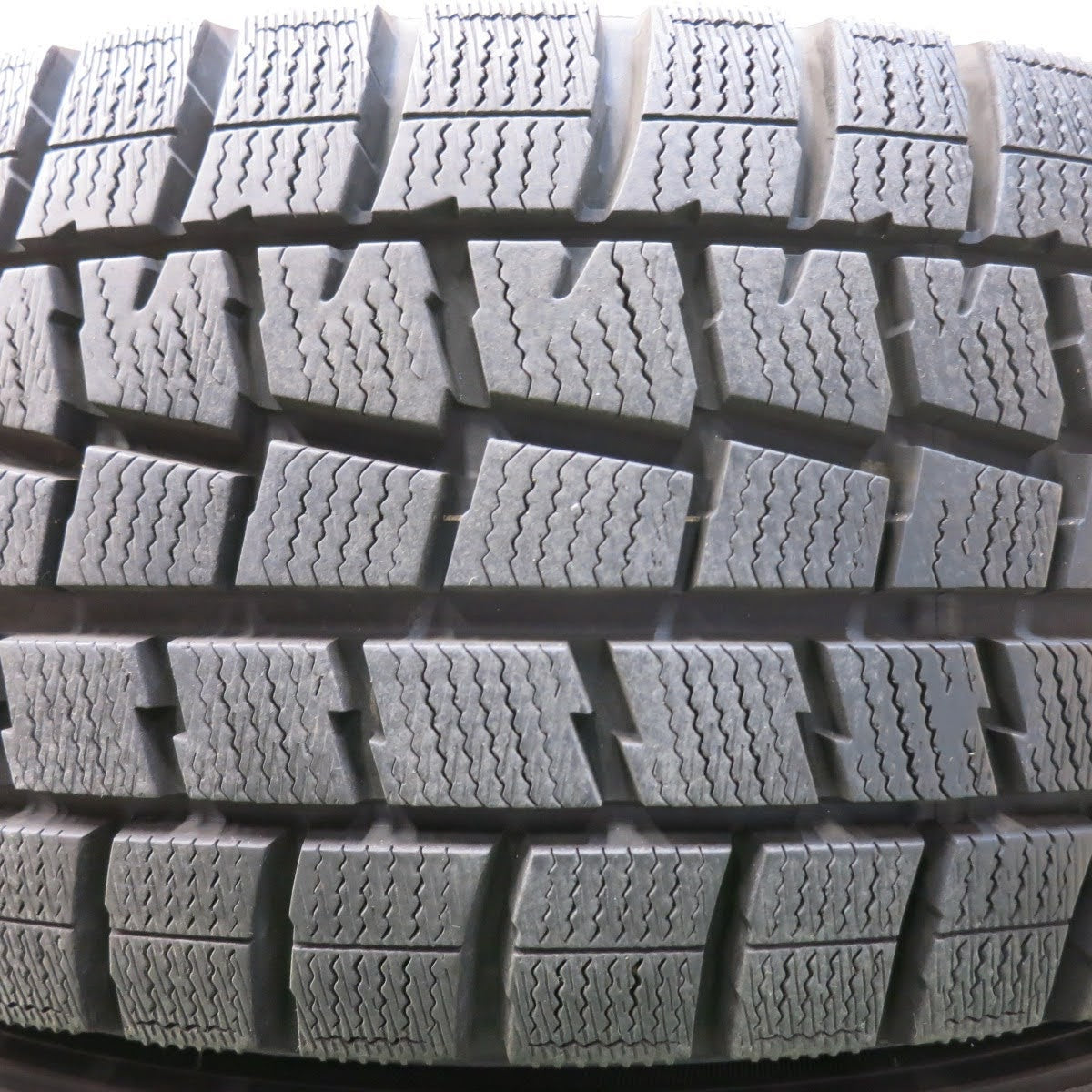 [送料無料]バリ溝！キレイ！9.5分以上★スタッドレス 215/60R16 ダンロップ ウインターマックス WM01 SG-E 社外 アルミ 16インチ PCD114.3/5H★3061903ヒス