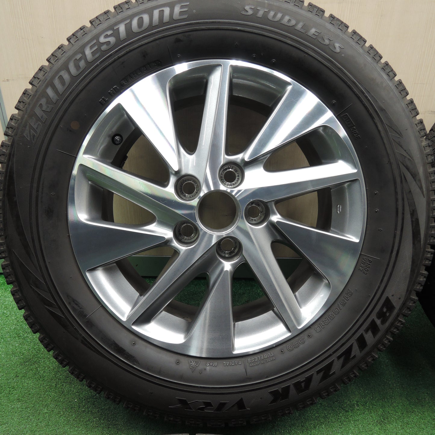 *送料無料*バリ溝！キレイ！9.5分★トヨタ 20系 アルファード 純正 215/65R16 スタッドレス ブリヂストン ブリザック VRX 16インチ PCD114.3/5H★3111703TNス