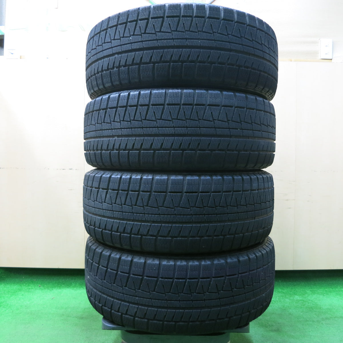 *送料無料*センサー付！バリ溝！キレイ！8.5分★レクサス LS460 純正 235/50R18 スタッドレス ブリヂストン ブリザック REVO GZ 18インチ PCD120/5H★4010306イス